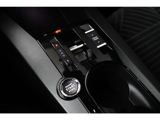 Lancia Ypsilon LX 54 kWh Alcantara Bekleding | Camera Voor + Achter | Adaptieve Cruise | 17" Lichtmetaal | Stoel... ActivLease financial lease
