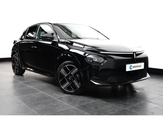 Lancia Ypsilon LX 54 kWh Alcantara Bekleding | Camera Voor + Achter | Adaptieve Cruise | 17" Lichtmetaal | Stoel... ActivLease financial lease