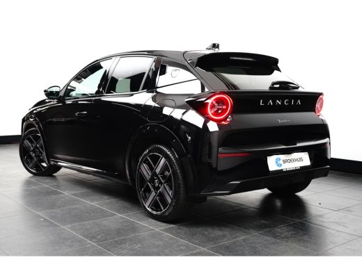Lancia Ypsilon LX 54 kWh Alcantara Bekleding | Camera Voor + Achter | Adaptieve Cruise | 17" Lichtmetaal | Stoel... ActivLease financial lease