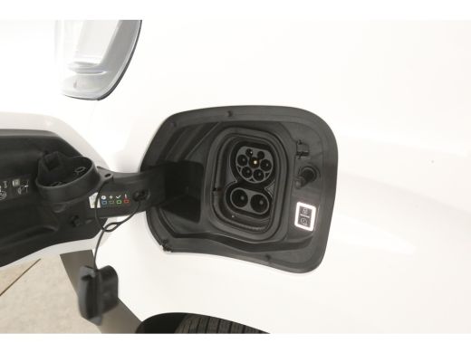 Opel Vivaro-e L3H1 75 kWh | Snelladen | SOH 91% | Airco | Cruise | Camera | 3 Zits | HuD | Carplay | Parkeersens. ActivLease financial lease