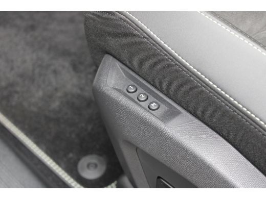 Peugeot 3008 1.6 plug-in Hybrid 195 GT | Automaat | Panorama/schuifdak | Luxe stoelen | Massage | Alcantara | ... ActivLease financial lease