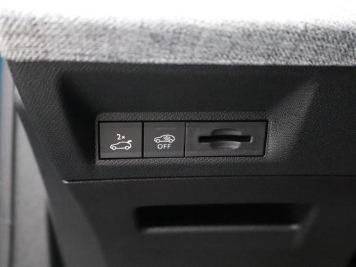 Peugeot e-3008 GT Avantage 210 74 kWh Navi | Airco | Cruise Control | Stoelverwarming | Camera | Apple Carplay/A... ActivLease financial lease