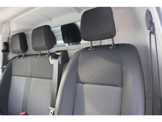 Peugeot e-Expert EV L2 75 kWh | 8 JAAR GARANTIE | CAMERA | NAVI | BETIMMERING | DRAADLOOS CARPLAY | COMFORT WAND | ActivLease financial lease