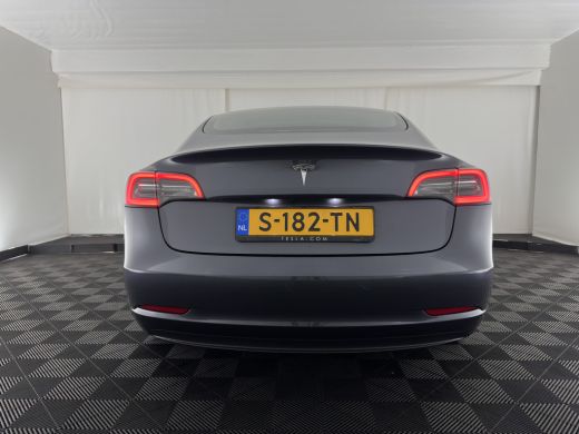 Tesla Model 3 RWD 60 kWh [3-Fase-11kW] {SoH-88%} (INCL-BTW) Aut. *PANO | AUTOPILOT | LEATHER | KEYLESS | FULL-L... ActivLease financial lease