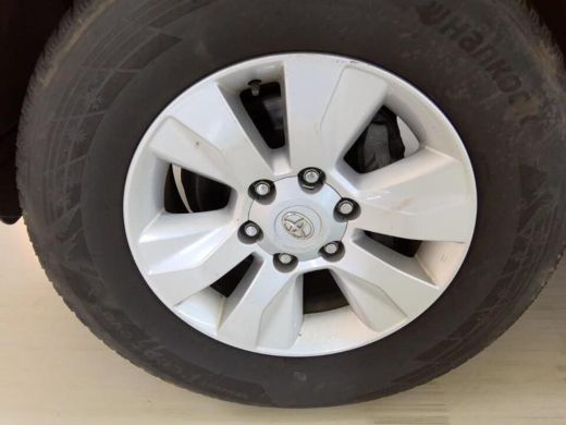 Toyota Hilux 2.4 D-4D AUTOMAAT 4WD 4x4 Double Cab ActivLease financial lease