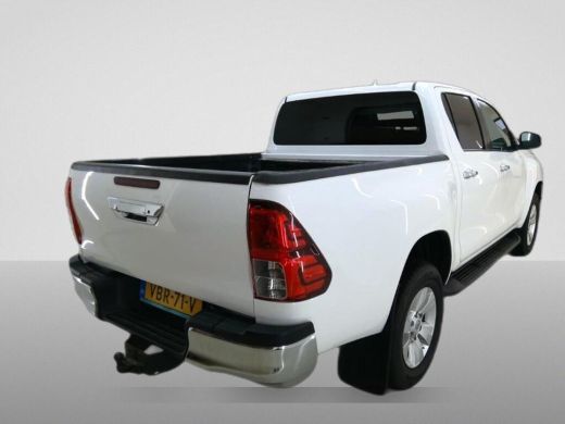 Toyota Hilux 2.4 D-4D AUTOMAAT 4WD 4x4 Double Cab ActivLease financial lease