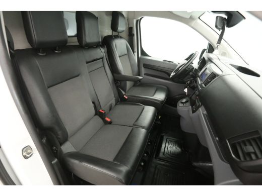 Toyota ProAce 2.0 D-4D L2H1 145PK | Automaat | Airco | Cruise | Camera | Carplay | 3 Zits | Trekhaak ActivLease financial lease