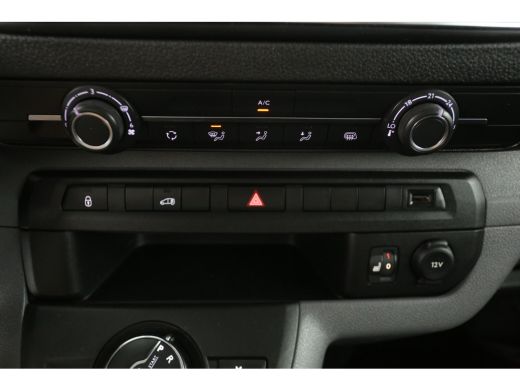 Toyota ProAce 2.0 D-4D L2H1 145PK | Automaat | Airco | Cruise | Camera | Carplay | 3 Zits | Trekhaak ActivLease financial lease