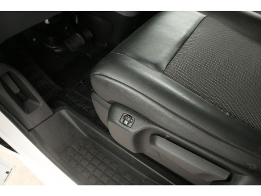 Toyota ProAce 2.0 D-4D L2H1 145PK | Automaat | Airco | Cruise | Camera | Carplay | 3 Zits | Trekhaak ActivLease financial lease