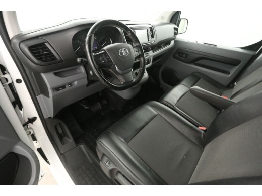 Toyota ProAce 2.0 D-4D L2H1 145PK | Automaat | Airco | Cruise | Camera | Carplay | 3 Zits | Trekhaak ActivLease financial lease