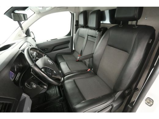 Toyota ProAce 2.0 D-4D L2H1 145PK | Automaat | Airco | Cruise | Camera | Carplay | 3 Zits | Trekhaak ActivLease financial lease