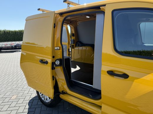 Volkswagen Caddy 2.0 TDI / L1H1 / 1e EIG. / AIRCO / CRUISE / TREKHAAK / ERGO COMFORT STOEL / DAKDRAGERS ActivLease financial lease