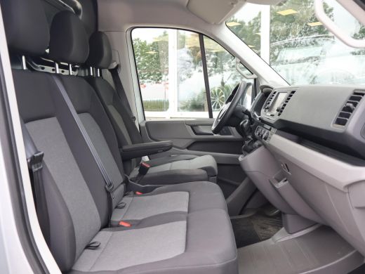 Volkswagen Crafter 35 2.0 TDI 140 PK DSG L4H3 + 3000 KG TREKHAAK | CAMERA | CARPLAY | NAVIGATIE ActivLease financial lease
