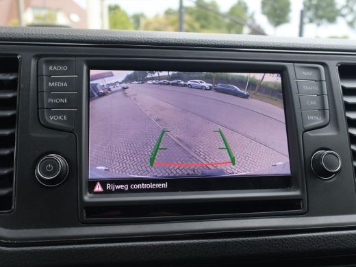 Volkswagen Crafter 35 2.0 TDI 140 PK DSG L4H3 + 3000 KG TREKHAAK | CAMERA | CARPLAY | NAVIGATIE ActivLease financial lease
