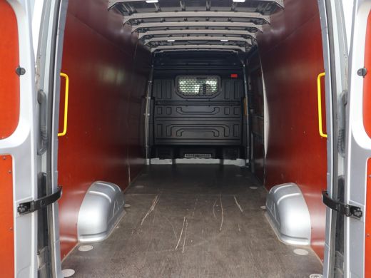 Volkswagen Crafter 35 2.0 TDI 140 PK DSG L4H3 + 3000 KG TREKHAAK | CAMERA | CARPLAY | NAVIGATIE ActivLease financial lease
