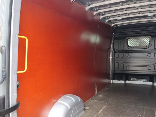Volkswagen Crafter 35 2.0 TDI 140 PK DSG L4H3 + 3000 KG TREKHAAK | CAMERA | CARPLAY | NAVIGATIE ActivLease financial lease