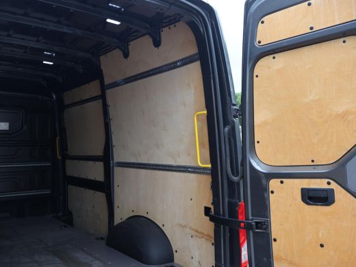 Volkswagen Crafter 35 2.0 TDI 177 PK 4MOTION 4X4 DSG L3H3 + 3000 KG TH | LED | MASSAGE | STANDKACHEL ActivLease financial lease