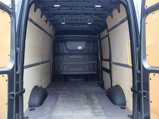 Volkswagen Crafter 35 2.0 TDI 177 PK 4MOTION 4X4 DSG L3H3 + 3000 KG TH | LED | MASSAGE | STANDKACHEL ActivLease financial lease