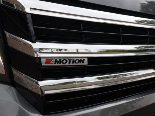 Volkswagen Crafter 35 2.0 TDI 177 PK 4MOTION 4X4 DSG L3H3 + 3000 KG TH | LED | MASSAGE | STANDKACHEL ActivLease financial lease