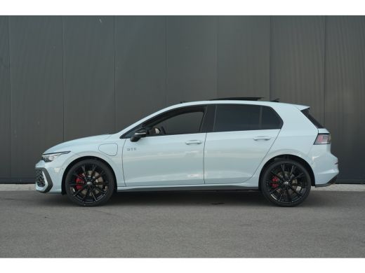 Volkswagen Golf 1.5 eHybrid 272pk GTE | 360 Camera | Adaptive Cruise | Stuur & Stoelverwarming | Head-Up | Panora... ActivLease financial lease