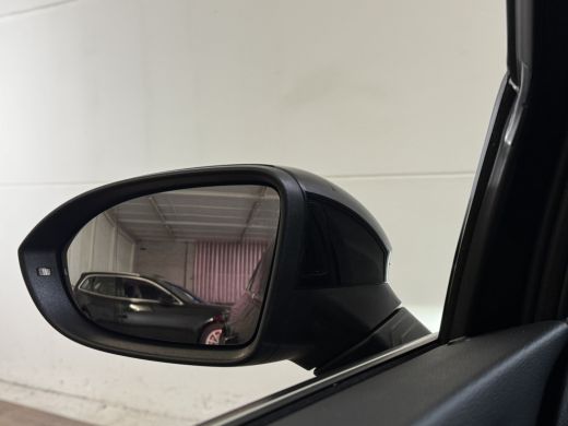 Volkswagen Golf 204PK eHybrid PHEV DSG STYLE CAMERA/CARPLAY/SFEERVERL. ActivLease financial lease