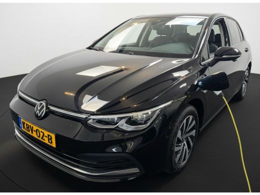 Volkswagen Golf 204PK eHybrid PHEV DSG STYLE CAMERA/CARPLAY/SFEERVERL. ActivLease financial lease