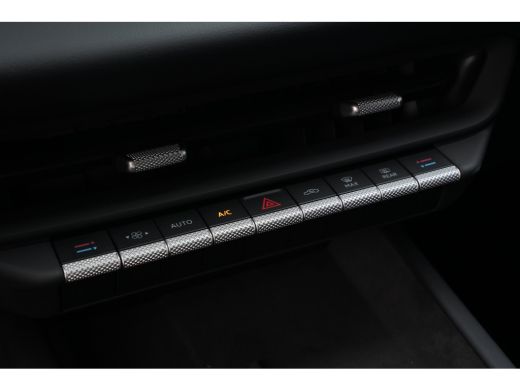 Volkswagen ID.3 Neo Life 50 kWh 170pk Stuurverwarming | Stoelverwarming | Achteruitrijcamera | Navigatie | Steunhaak ActivLease financial lease