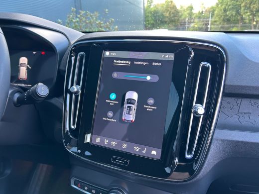 Volvo  XC40 Single Motor Core 69 kWh RWD | Warmtepomp | RWD! | Stoel & stuurverwarming | Trekhaak | Crystal W... ActivLease financial lease