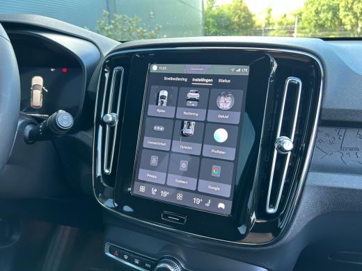 Volvo  XC40 Single Motor Core 69 kWh RWD | Warmtepomp | RWD! | Stoel & stuurverwarming | Trekhaak | Crystal W... ActivLease financial lease