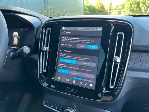 Volvo  XC40 Single Motor Core 69 kWh RWD | Warmtepomp | RWD! | Stoel & stuurverwarming | Trekhaak | Crystal W... ActivLease financial lease