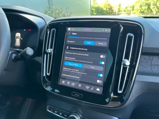 Volvo  XC40 Single Motor Core 69 kWh RWD | Warmtepomp | RWD! | Stoel & stuurverwarming | Trekhaak | Crystal W... ActivLease financial lease