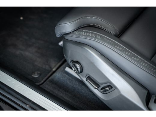Volvo  XC60 T6 350PK Ultra Dark | Luchtvering | Trekhaak | 360 | Getint Glas | Panoramadak ActivLease financial lease