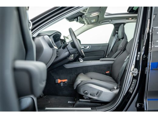 Volvo  XC60 T6 350PK Ultra Dark | Luchtvering | Trekhaak | 360 | Getint Glas | Panoramadak ActivLease financial lease