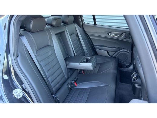 Alfa Romeo Giulia 2.0 TURBO 280PK AWD SPRINT NAVI / LEDER / FULL-LED / KEYLESS / 19" LMV / CAMERA / ADAPT. CRUISE /... ActivLease financial lease
