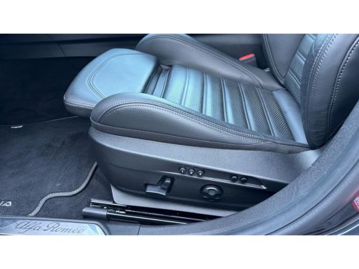Alfa Romeo Giulia 2.0 TURBO 280PK AWD SPRINT NAVI / LEDER / FULL-LED / KEYLESS / 19" LMV / CAMERA / ADAPT. CRUISE /... ActivLease financial lease