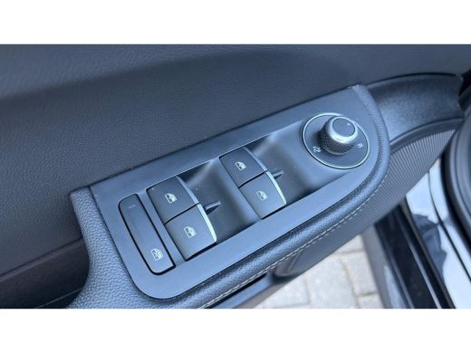 Alfa Romeo Giulia 2.0 TURBO 280PK AWD SPRINT NAVI / LEDER / FULL-LED / KEYLESS / 19" LMV / CAMERA / ADAPT. CRUISE /... ActivLease financial lease