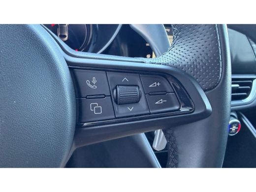 Alfa Romeo Giulia 2.0 TURBO 280PK AWD SPRINT NAVI / LEDER / FULL-LED / KEYLESS / 19" LMV / CAMERA / ADAPT. CRUISE /... ActivLease financial lease