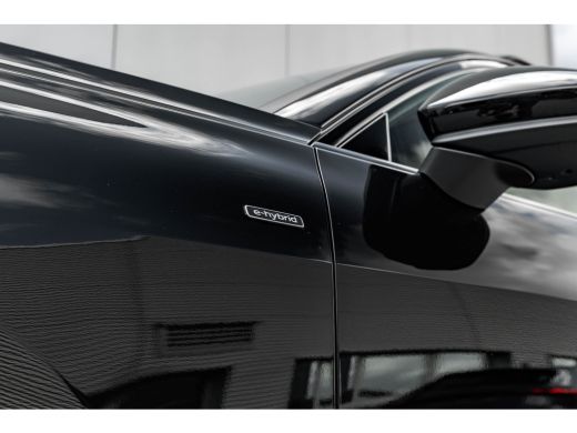 Audi A5 Avant S edition e-hybrid 299 pk | 3-zone climatronic | 360&deg;-camera | 4-voudig verstelbare lendens... ActivLease financial lease