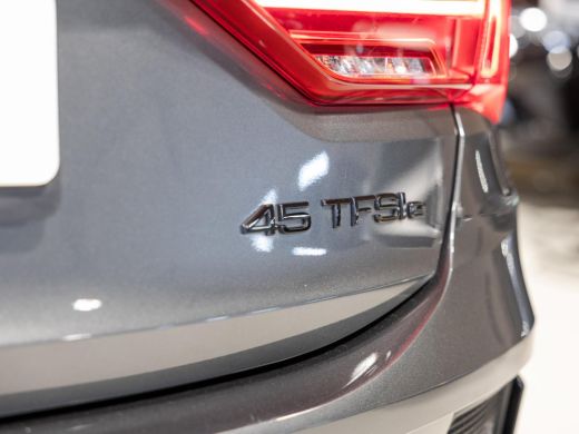Audi Q3 45 TFSI e 2x S-Line Edition / 245pk / Leder / Stoelverwarming / ActivLease financial lease