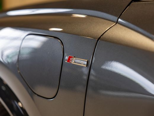 Audi Q3 45 TFSI e 2x S-Line Edition / 245pk / Leder / Stoelverwarming / ActivLease financial lease