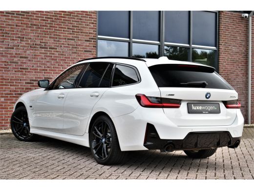 BMW 3 Serie Touring 320e xDrive M-Sport Pro Pano ACC Trekh El-zetels H/K 19inch ActivLease financial lease