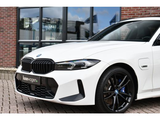 BMW 3 Serie Touring 320e xDrive M-Sport Pro Pano ACC Trekh El-zetels H/K 19inch ActivLease financial lease