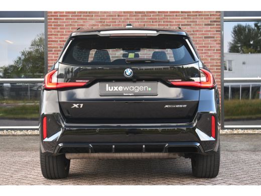 BMW X1 xDrive25e M-Sport Premium ACC-voorbereiding 18inch Camera AC-Snelladen ActivLease financial lease