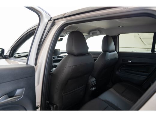 Jeep Avenger 54 KWH Summit | 8 Jaar Garantie | Warmtepomp | Winterpack | Infotainment pakket | Camera | LED | ... ActivLease financial lease