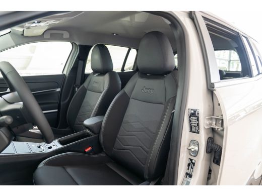 Jeep Avenger 54 KWH Summit | 8 Jaar Garantie | Warmtepomp | Winterpack | Infotainment pakket | Camera | LED | ... ActivLease financial lease