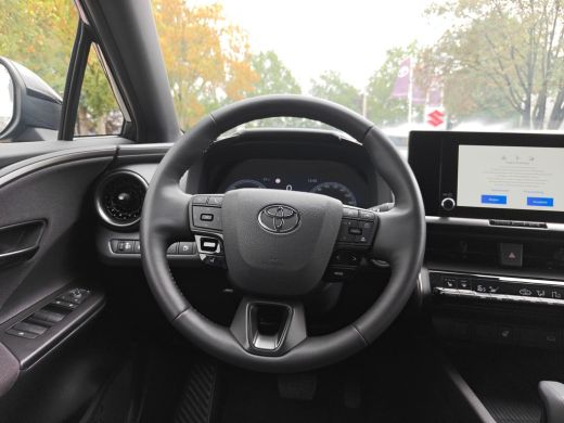 Toyota C-HR 2.0 Plug-in Hybrid 220 Dynamic ActivLease financial lease
