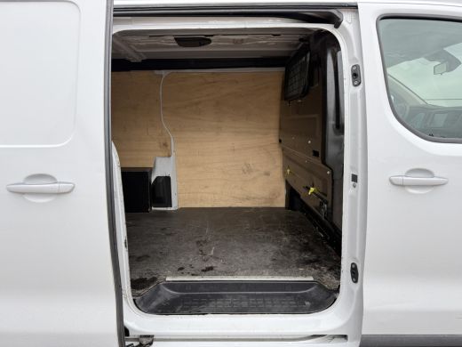 Toyota ProAce 75kWh 136PK L2 Elektrisch 93.3% (SOH) 330km WLTP Snelladen Cruise Control Climate Control Carplay... ActivLease financial lease