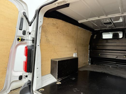 Toyota ProAce 75kWh 136PK L2 Elektrisch 93.3% (SOH) 330km WLTP Snelladen Cruise Control Climate Control Carplay... ActivLease financial lease