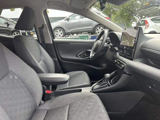 Toyota Yaris 1.5 Hybrid 115 First Edition ActivLease financial lease