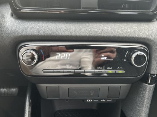 Toyota Yaris 1.5 Hybrid 115 First Edition ActivLease financial lease